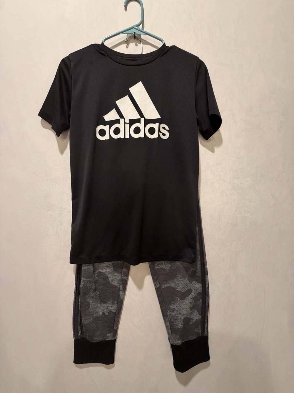 Adidas Primegreen Youth T-Shirt and Camo Joggers Set - Black and Gray M (10/12)